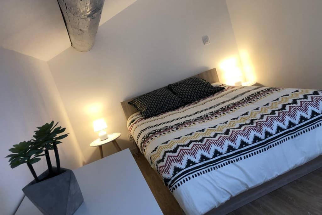 Appartement KNF HOUSE - Superbe T2 DUPLEX, à 5min des Arènes à Nîmes Extérieur photo